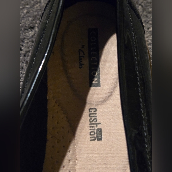 Clarks sz 8.5 Black Loafers - cushiony soft! - Picture 3 of 4